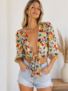 BCBGeneration Floral Tie Front Crop Blouse Size Small NWT Cottagecore Boho Top